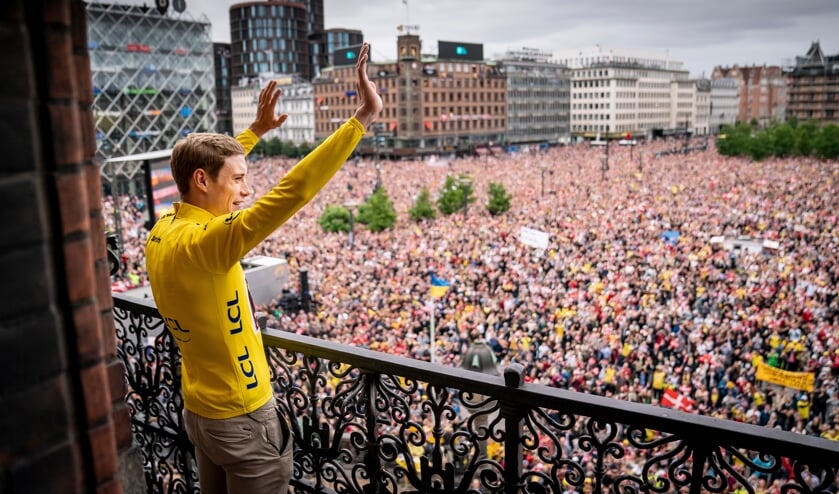 Jonas Vingegaard var overvældet over de mange mennesker, der kom for at hylde ham.