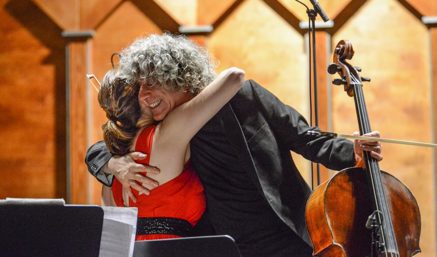 Veronika Eberle og Steven Isserlis er efter veloverstået dåd i Brahms' dobbeltkoncert for violin og cello. Fotos: