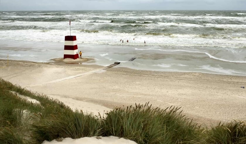 Det er her på Henne Strand, der fundet for meget PFAS tættest på kysten. Derfor skal der nu sættes skilte op. Arkovfoto: