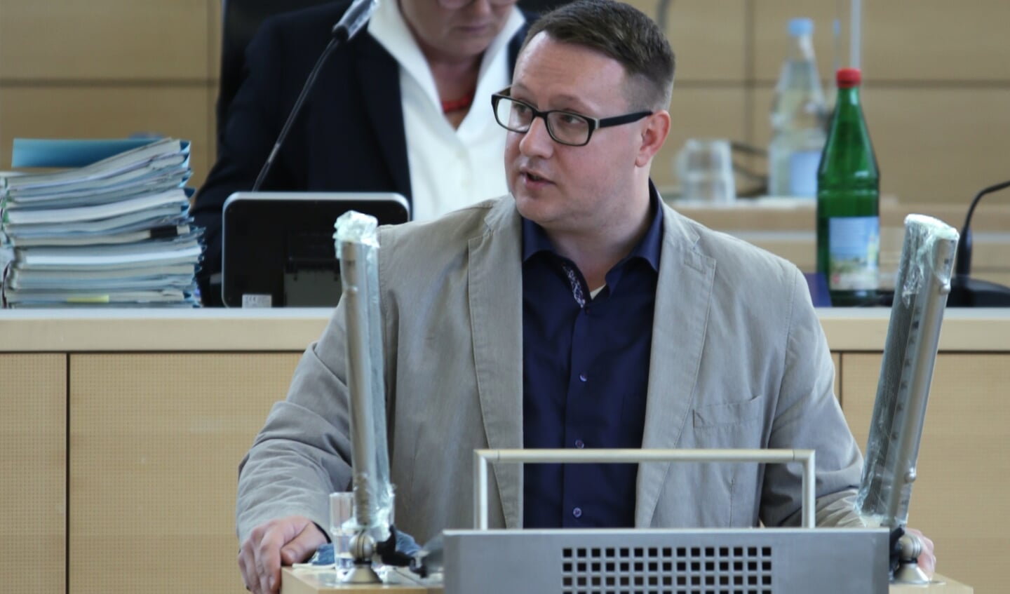 SSWs energi- og socialordfører Christian Dirschauer på landdagens talerstol i Kiel. Foto: 