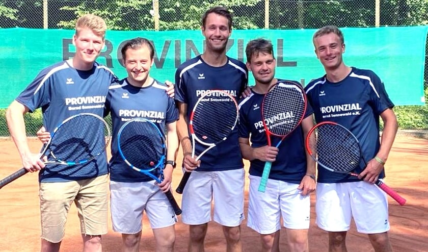 Schafften den Aufstieg in die SH-Liga: Martin Matysek, Frederik
Petersen, Christoph Andresen, Sebastian Merkens und Julius Görs (v. l. n. r.).