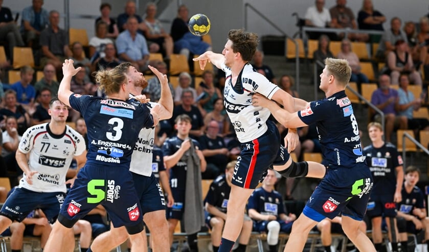 Lasse Møller und die SG Flensburg-Handewitt wurden von Skanderborg-Aarhus Håndbold bis zuletzt gefordert.