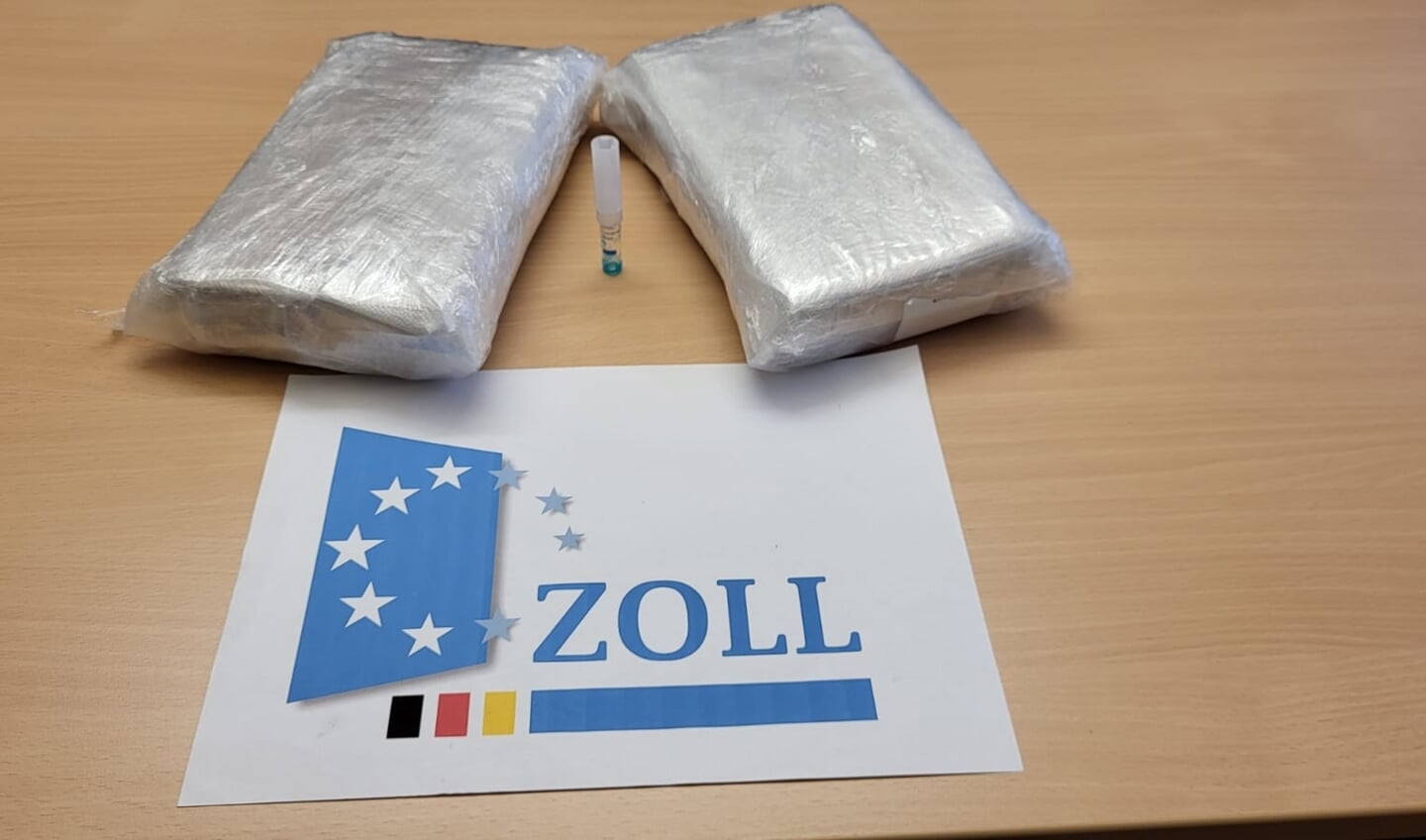 Kokainen var viklet ind i plastic og fordelt i to pakker på hver et kilo. Foto: 