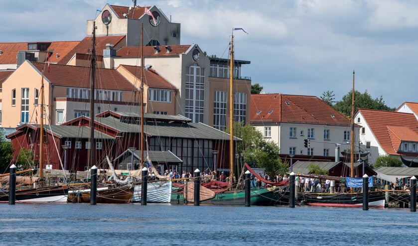 Ved havnen i Flensborg kan man hen over weekenden få en god snak og lækker mad, når Camii-moskeen inviterer til efterårsfest. Arkivfoto: