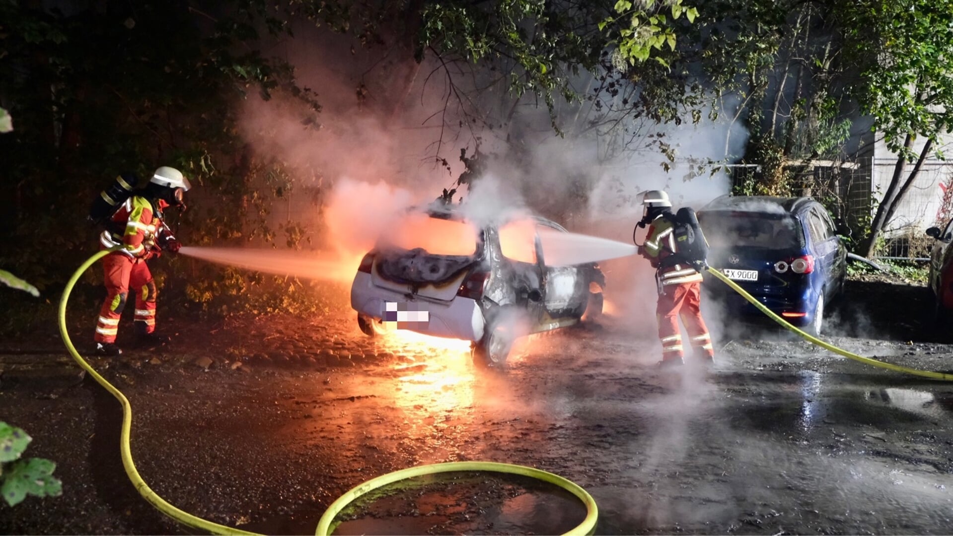Den 35-årige mand er tiltalt for at sætte ild til to biler i Havegade i slutningen af september. Branden bredte sig til endnu bil, der også brændte ud. Arkivfoto: