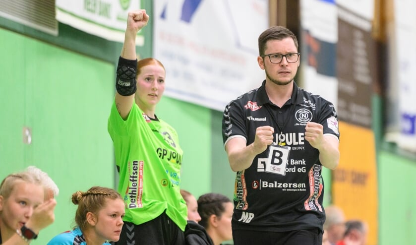 Trainer Malte Böhrnsen und die Handballerinnen des TSV Nord Harrislee würden die Erfolgsserie gerne fortsetzen.