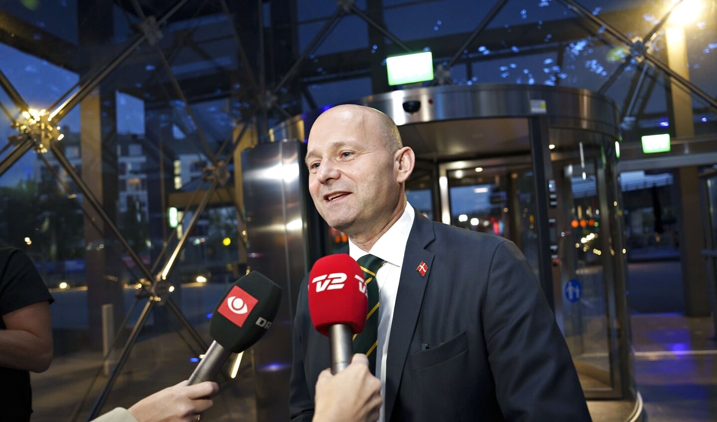 Søren Pape Poulsen (K), som her er fotograferet på vej ind til tv-debatten på DR1, blev fra begyndelsen angrebet af både Jakob Ellemann-Jensen (V) og Mette Frederiksen (S) for sin plan om topskattelettelser.