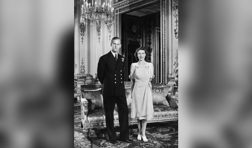 Prinsessen forelskede sig i en prins - Philip Mountbatten. Kærligheden var gengældt, og den 9. juli 1947 fik offentligheden at vide, at de to var blevet forlovet. Philip Mountbatten var græsk statsborger og både prins af Danmark og Grækenland. Han gav afkald på titlerne og statsborgerskabet for at blive prinsgemal.