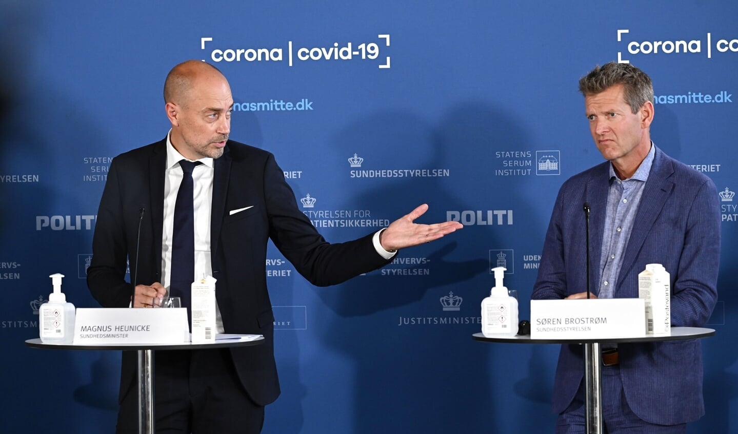 Danmarks sundhedsminister Magnus Heunicke (S) og direktør i Sundhedsstyrelsen, Søren Brostrøm, præsenterer en opdateret vaccinationsplan for efteråret på et pressemøde.