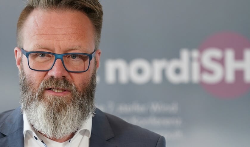 Schleswig-Holsteins Wirtschaftsminister Claus Ruhe Madsen (parteilos), freut sich über das großartige erste Halbjahr für den Tourismus in Schleswig-Holstein. Foto: