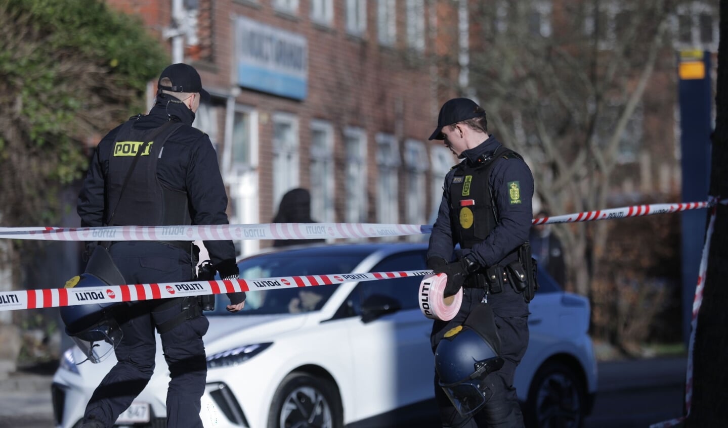 Politiet er fredag eftermiddag til stede på Dortheavej på Nørrebro, hvor Rasmus Paludan vil brænde en koran foran en moské.
