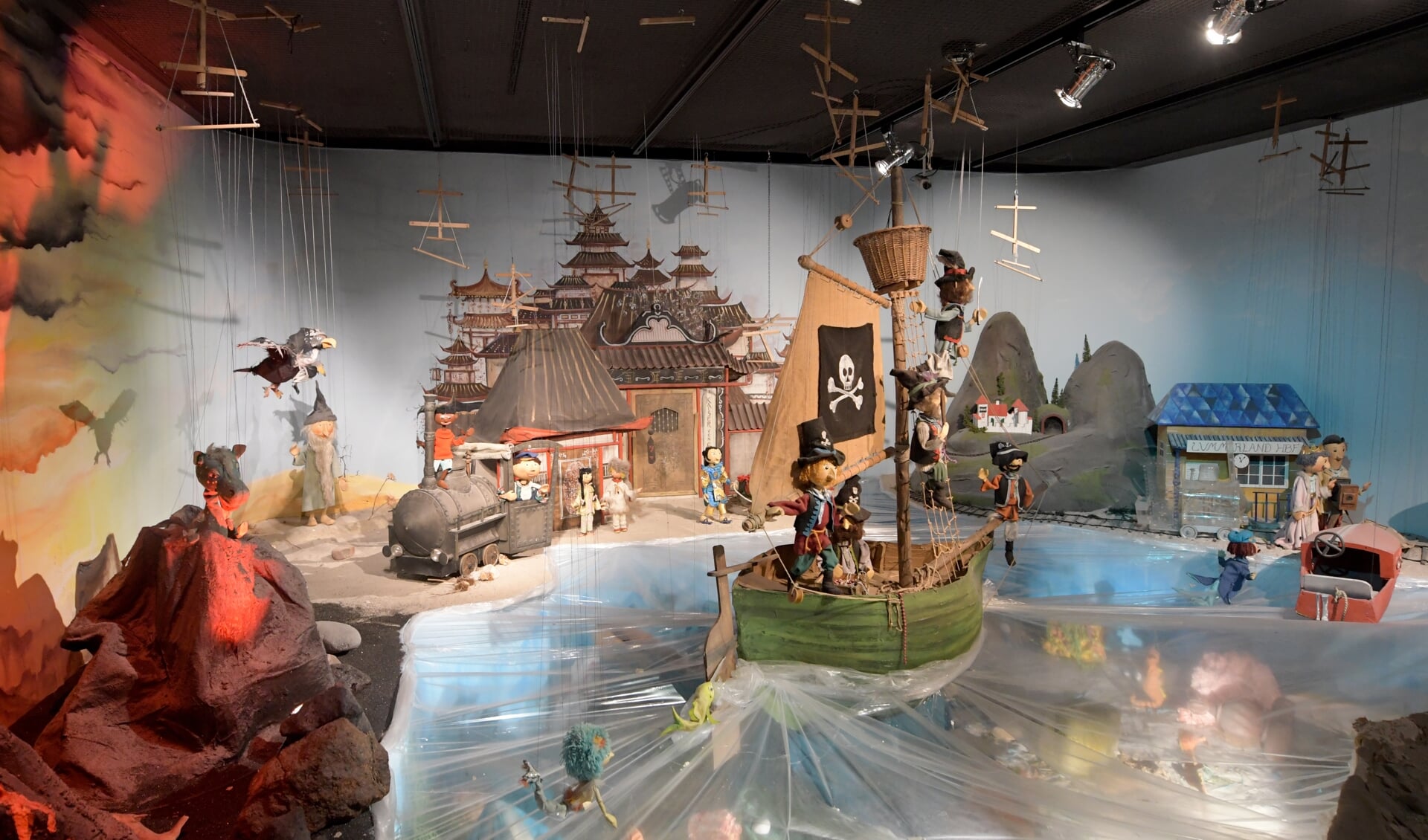 Im Museum der Augsburger Puppenkiste ist die Filmkulisse von »Jim Knopf« nachgestellt. Archivfoto: