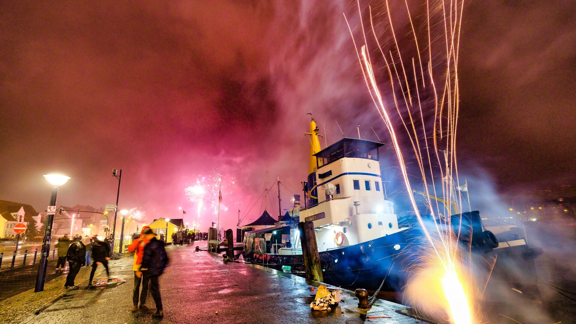 Der var festlig stemning på Havnespidsen i Flensborg. (Klik på billedet for at åbne billedgalleriet.)