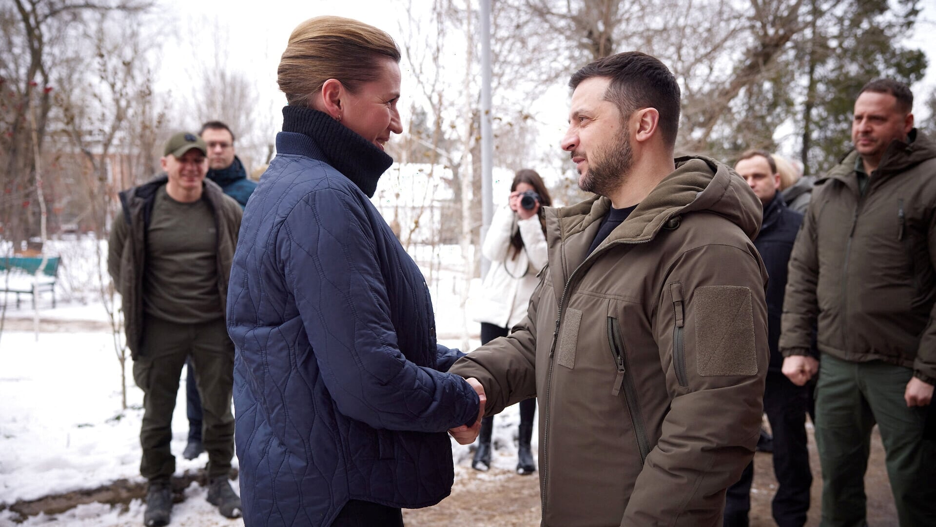 Danmarks statsminister Mette Frederiksen (S) har mandag besøgt Ukraine og den ukrainske præsident, Volodymyr Zelenskyj.