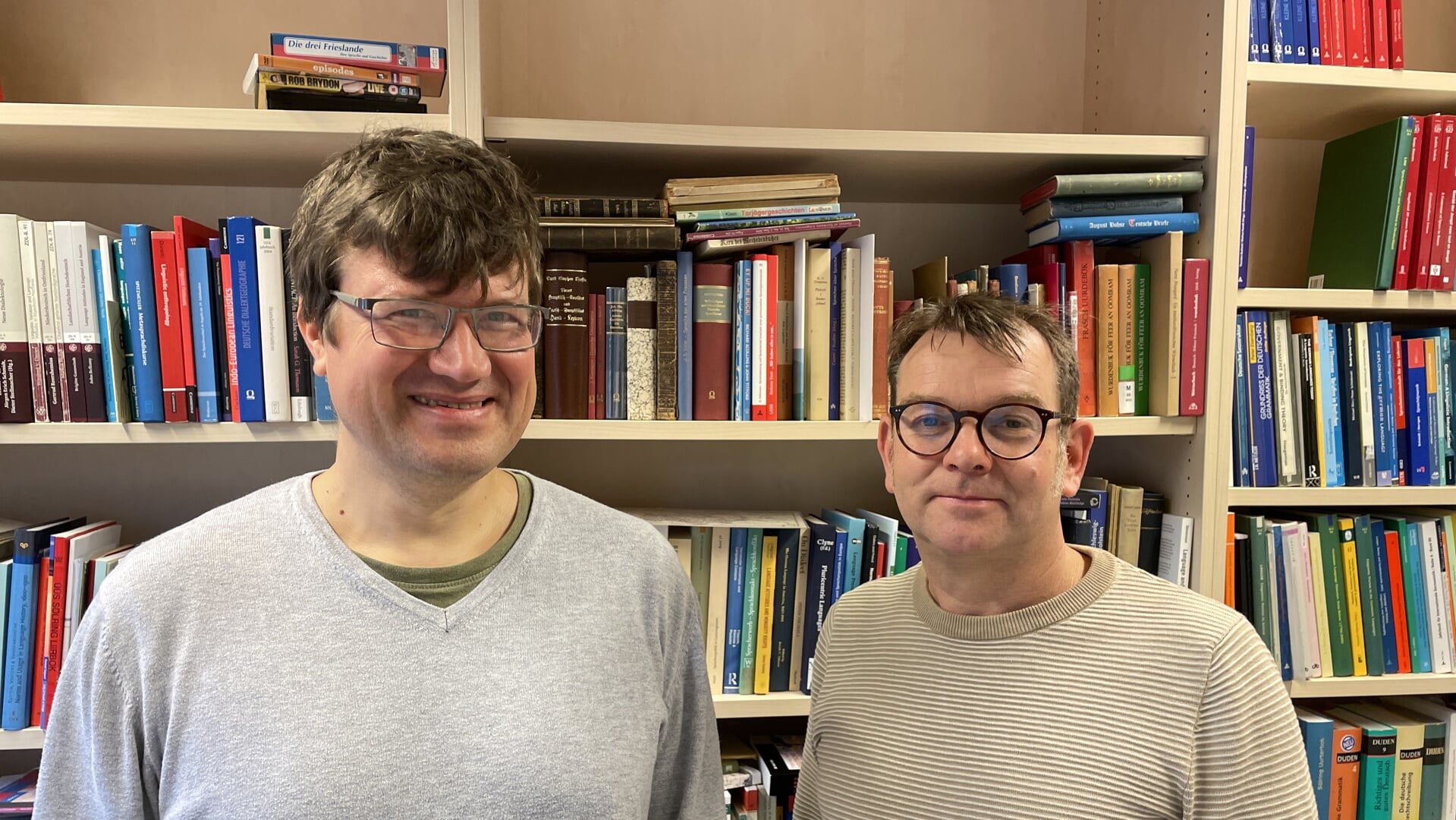 Forskerne Mikhail Ordin (t.v.) og Nils Langer har de seneste tre måneder beskæftiget sig med de særlige sprogforhold i den dansk-tyske grænseregion. Foto: