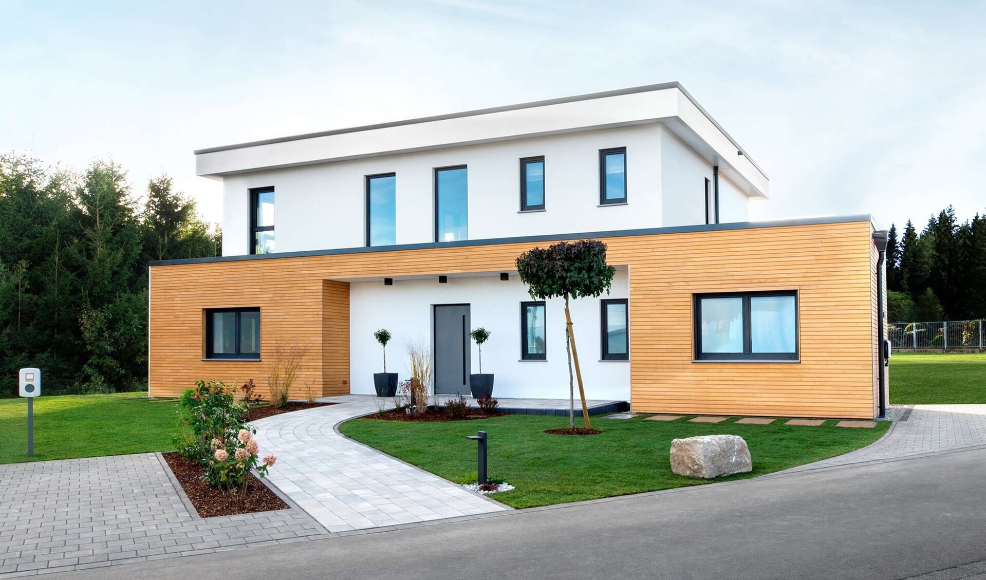 Architektonisch sowie bei der Hausausstattung haben Baufamilien von Fertighäusern heute unzählige Möglichkeiten. Foto: 