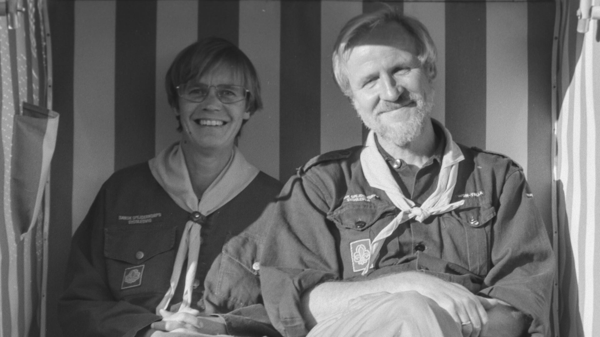 Karen og Roland i deres have i Husby i 1988. I 1978 grundlagde de to Angelbo Gruppe i Husby. 