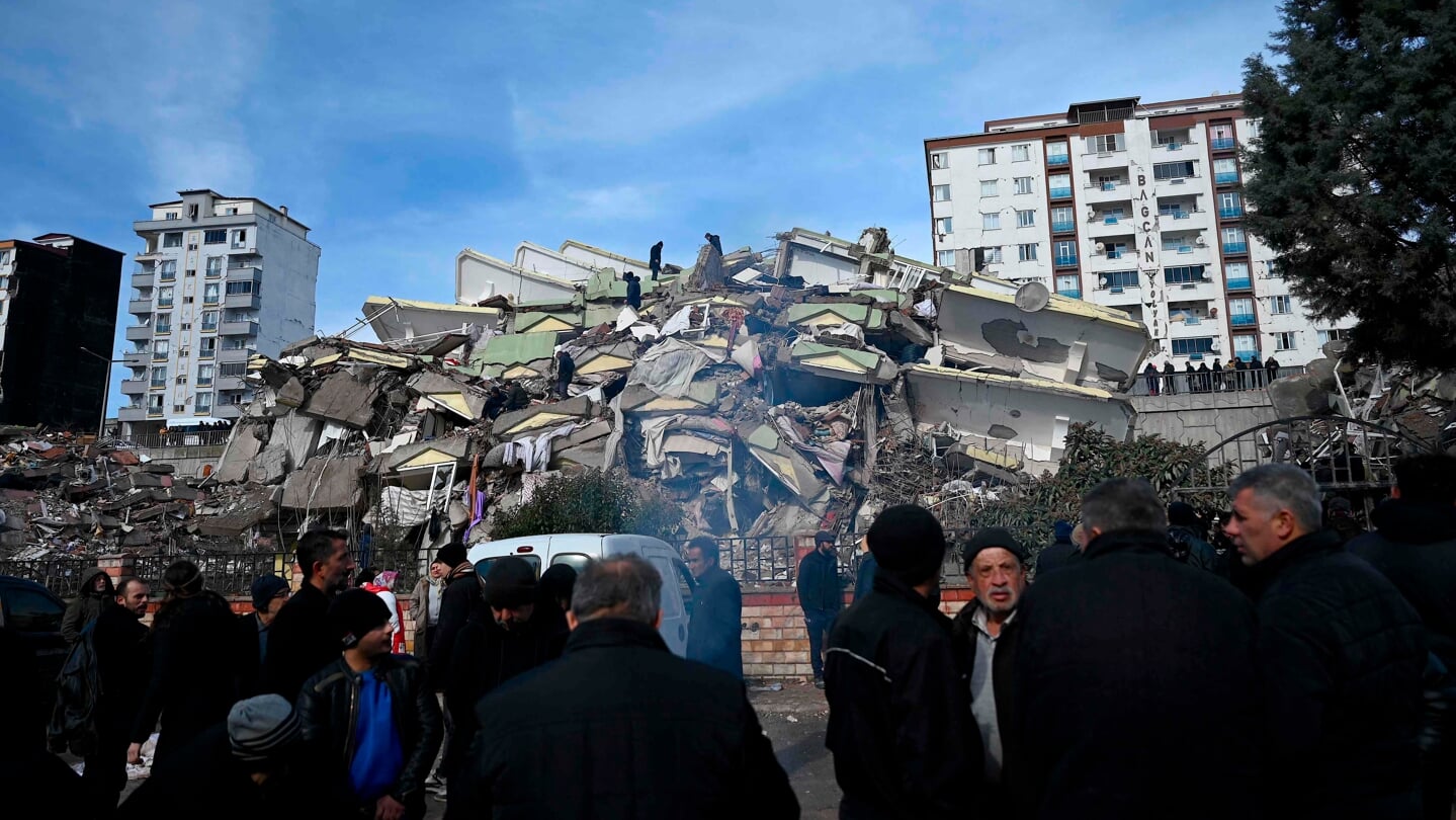 Danmark sender tirsdag et hold til Tyrkiet, der skal hjælpe med redningsarbejdet efter mandagens jordskælv. Foto: 