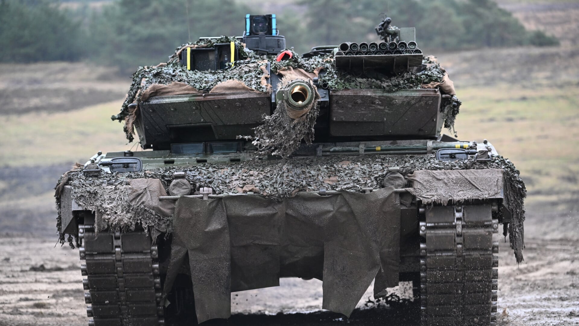 En af de nyeste versioner af den tyskproducerede Leopard kampvogn. Den ældre model et kan snart være på vej til brug for ukrainernes frihedskamp.
