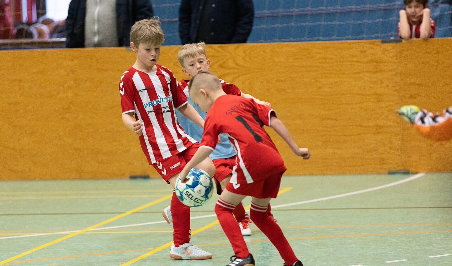 SdU afholdt lørdag afsluttende indefodboldstævne for de mindste. Foto:
