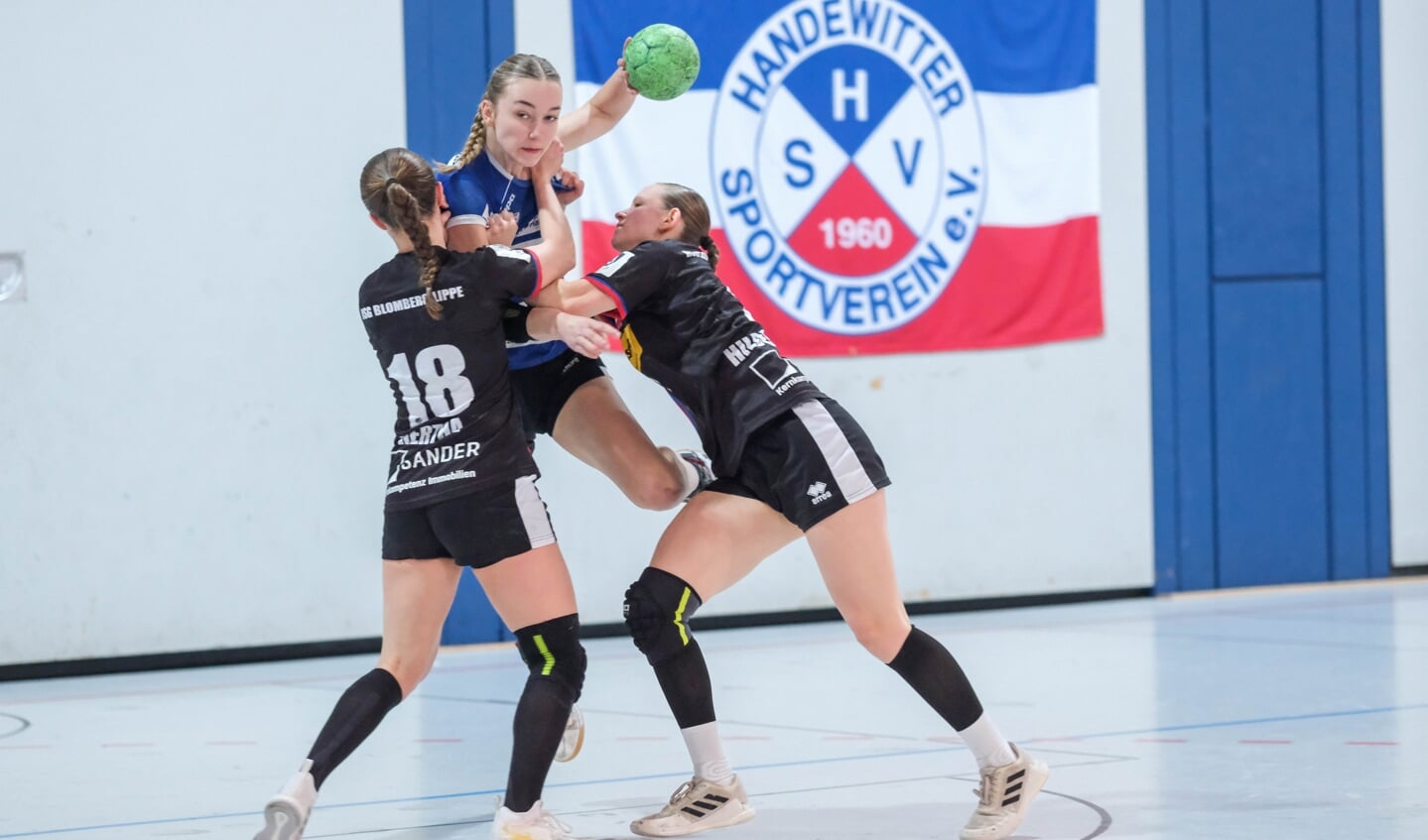 Pigerne fra Handewitter SV er kommet i klemme, og de yngste får en travl weekend. U19-holdet vandt dog den første kvartfinale-kamp hjemme over mægtige HSG Blomberg-Lippe.