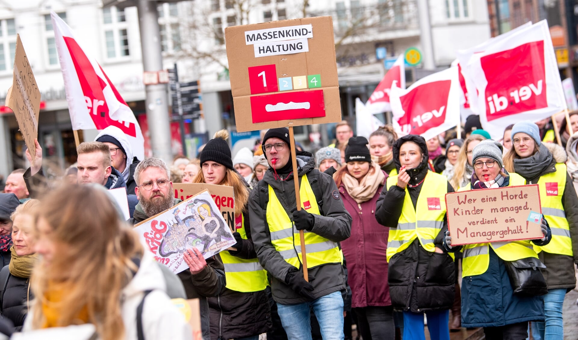 Cirka 250 deltog i tirsdagens protester i Schwerin. Foto: 