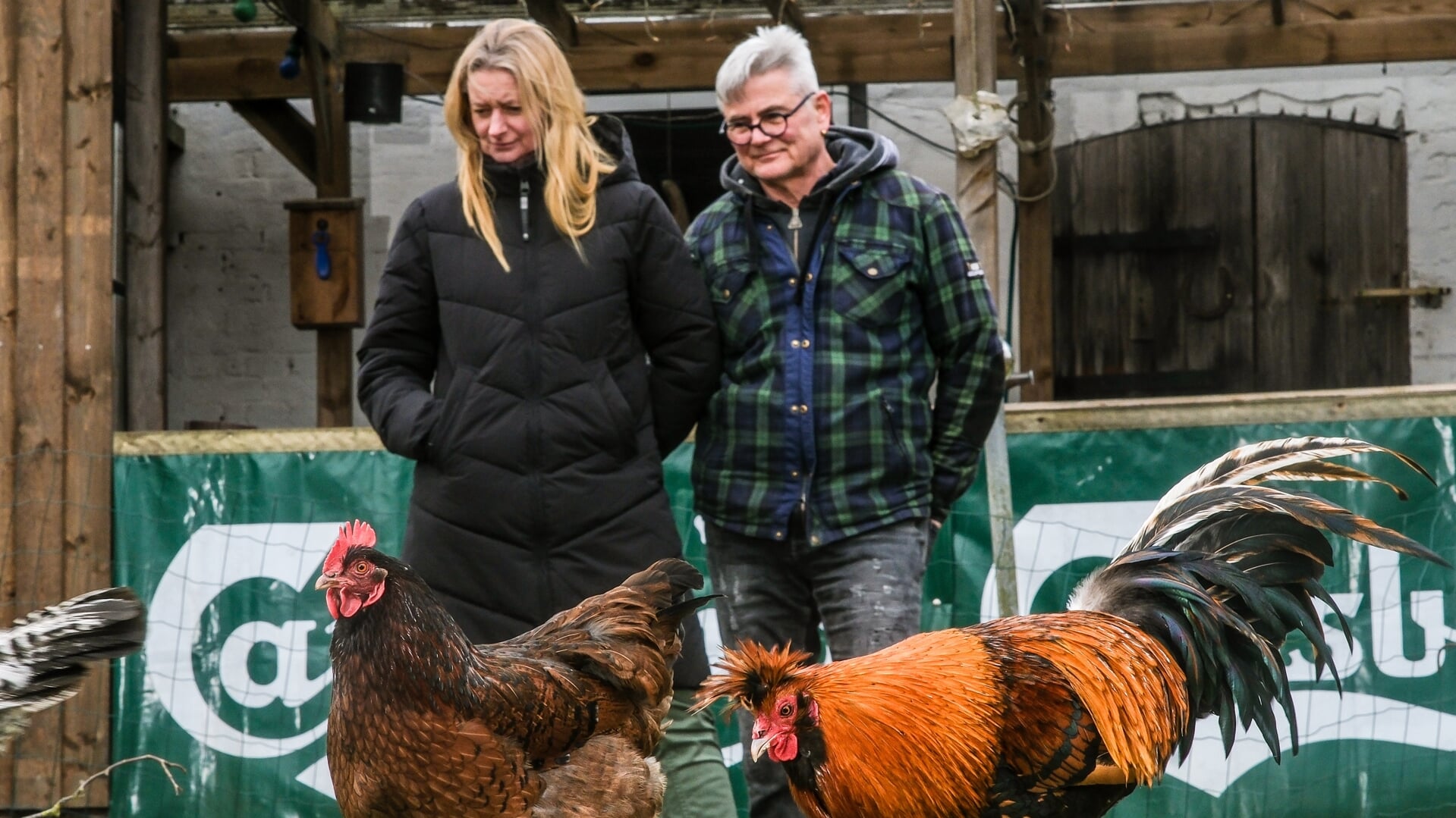 Alfred Pietza og hans kone Martina Rohden lever i naturen og forsøger at være selvforsynende. De frygter konsekvenserne af, at nabogrunden ser ud til at blive til et industriområde. Foto: