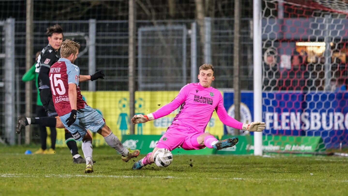 SC-Routinier Florian Meyer behielt die Nerven vor dem Hannoveraner Tor und sorgte für das wichtige 1:0.