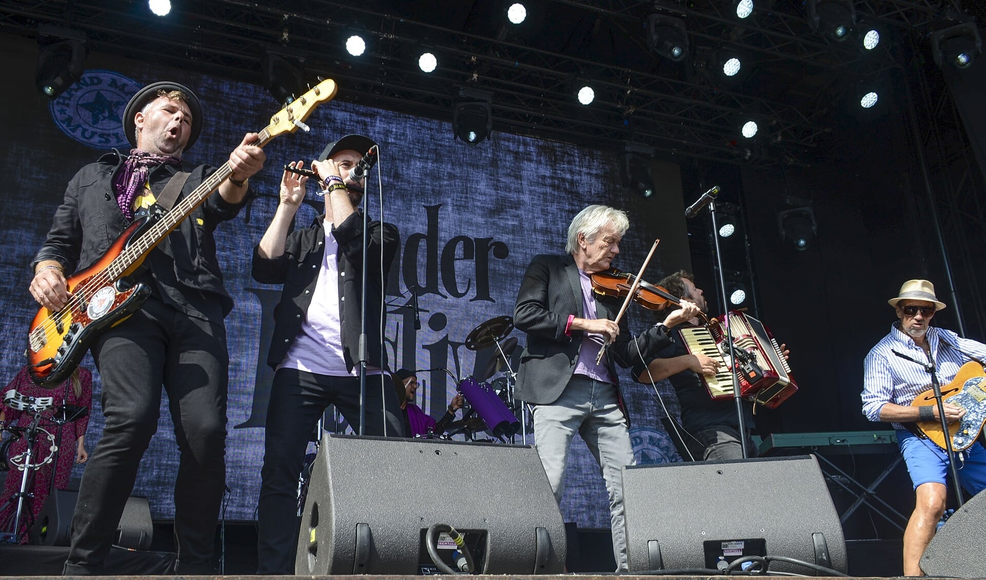 I 2022 stod en gammel cirkushest på scenen i Tønder: Lars Lilholt Band, der trak et stort publikum til Open Air-scenen. Foto: