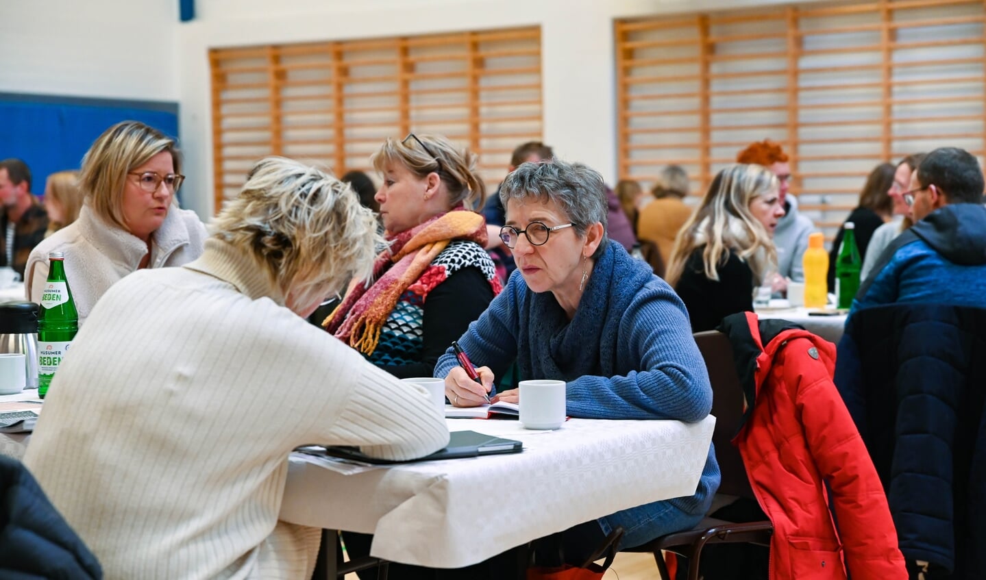 Gruppearbejde om medbestemmelse på lederkonferencen.