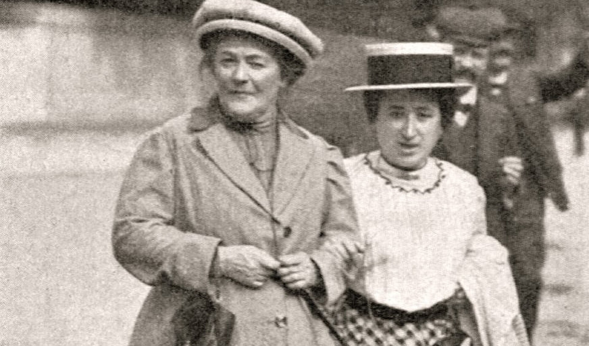 Det var den tyske kvindeforkæmper og socialist Clara Zetkin (til venstre), som i 1910 under en kongres i Danmark stillede forslag om at oprette en kvindedag. Foto: