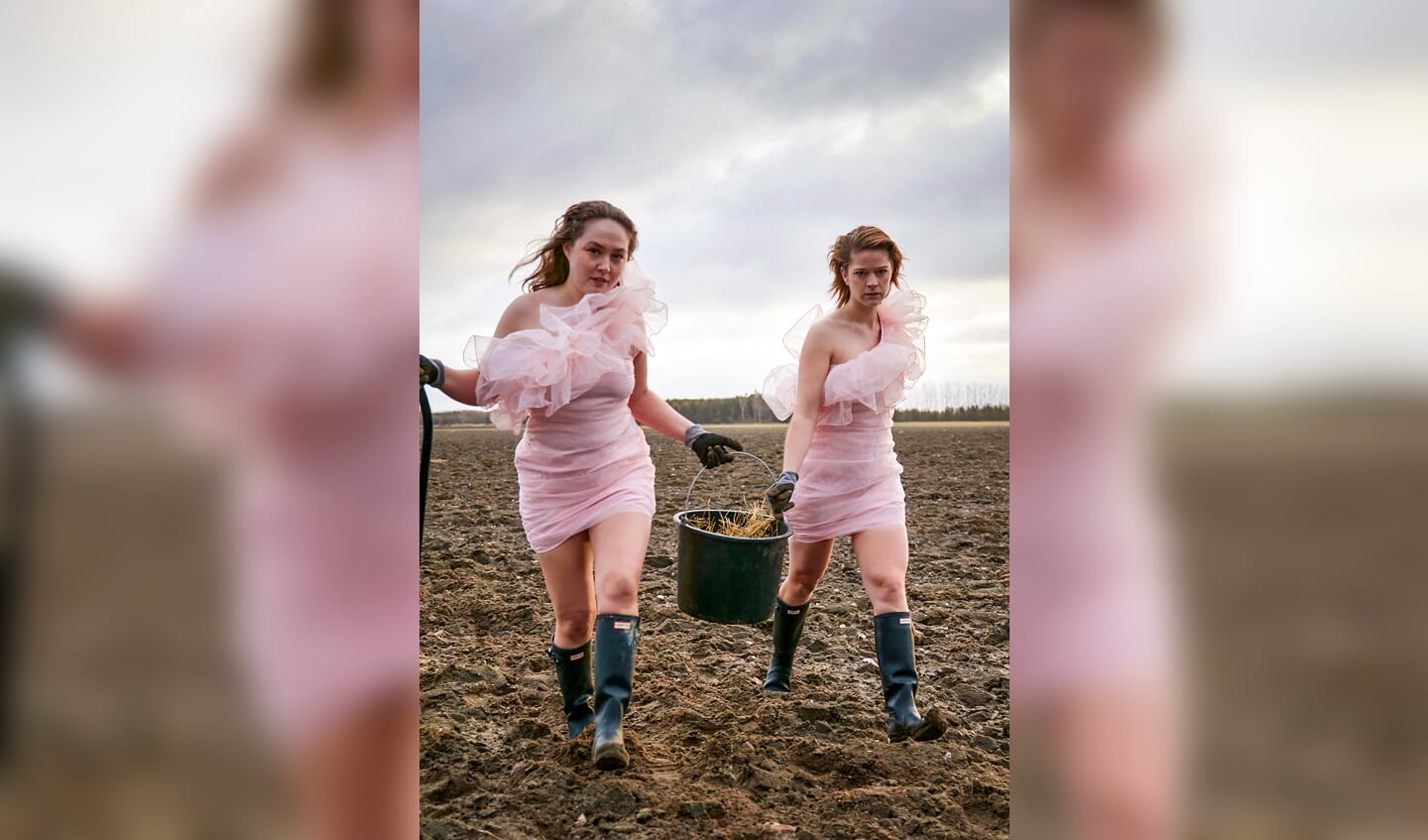 De to initiativtagere til forestillingen »Omve’n hjemve« er Linnea Fabricius og Thea Kastberg, der stammer fra Sønderjylland. Foto: