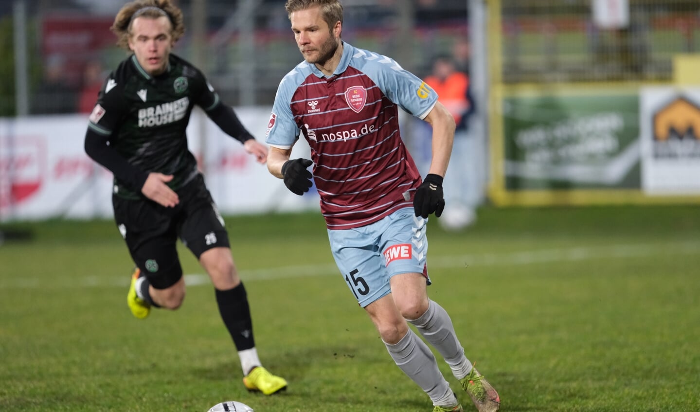 Florian Meyer spielte überraschend im Sturm des SC Weiche Flensburg 08, erfüllte seine Aufgabe und machte in der ersten Halbzeit das 1:0.