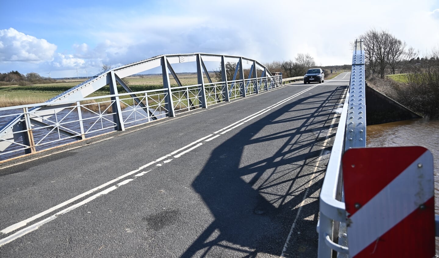 Broen ved Lægan kan under den forestående renovering erstattes af en midlertidig bro, som Tønder Kommune kan låne hos forsvaret. Den samlede udgift til den foranstaltning er budgetteret til 2,5 millioner kroner. Foto: