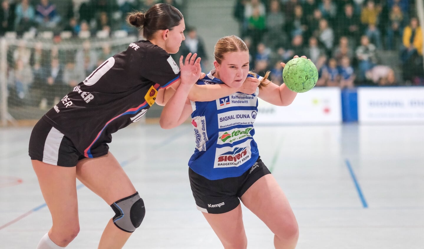 De spillede forrygende i den første kamp mod det, man på forhånd troede var overmagten. Her et parti fra sejren på 30-29 i Wikinghalle.