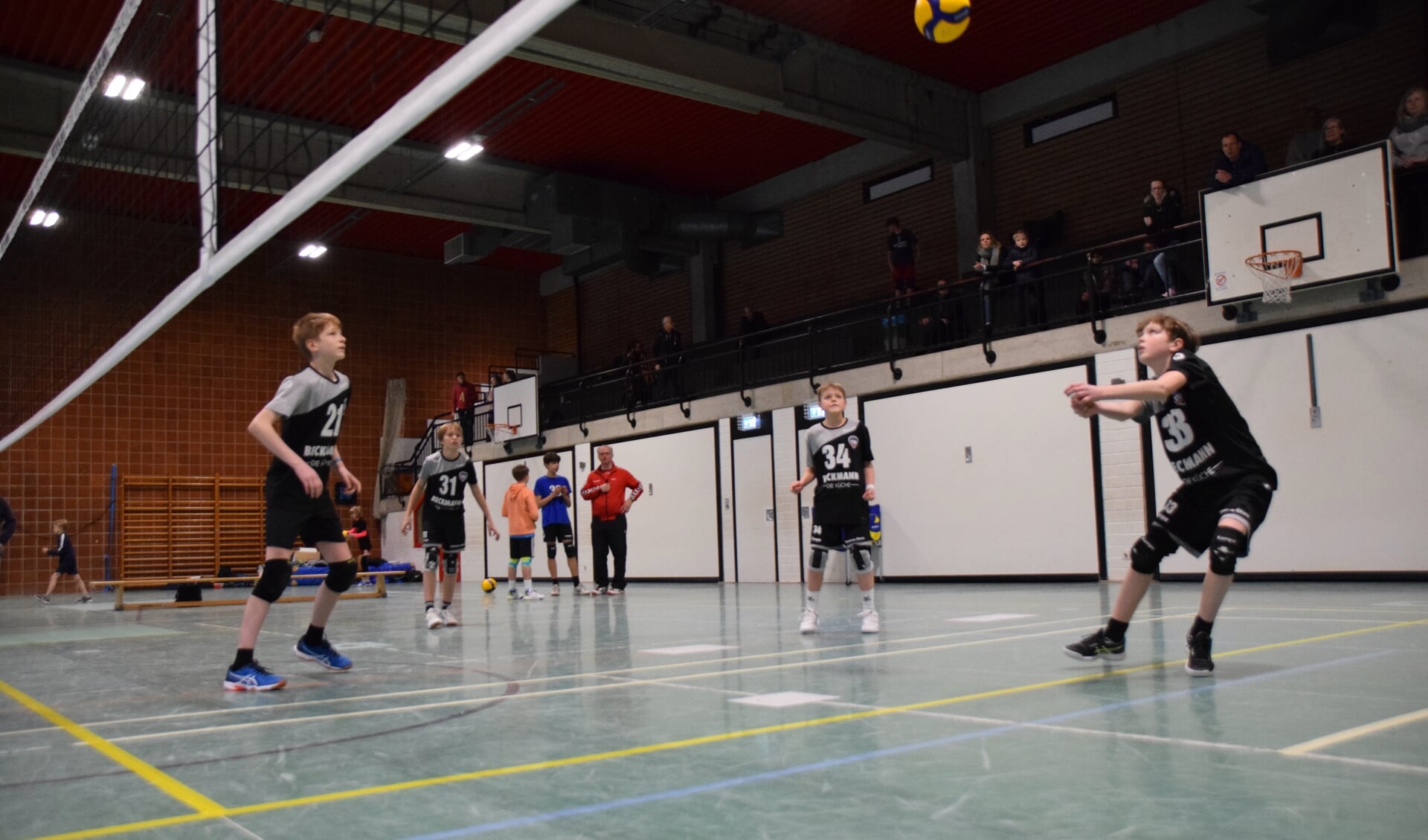 Volle Konzentration war bei den Volleyballern des TSB Flensburg angesagt.