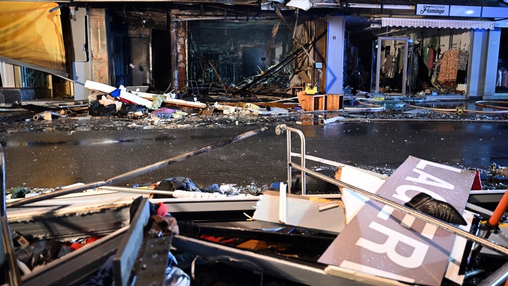  Eine gewaltige Explosion in einem Wohn- und Geschäftshaus hat in  Eschweiler nordöstlich von Aachen am Donnerstagabend 16 Menschen verletzt. Zwei von ihnen, darunter ein wenige Wochen alter Säugling, schweben in Lebensgefahr. Foto:
