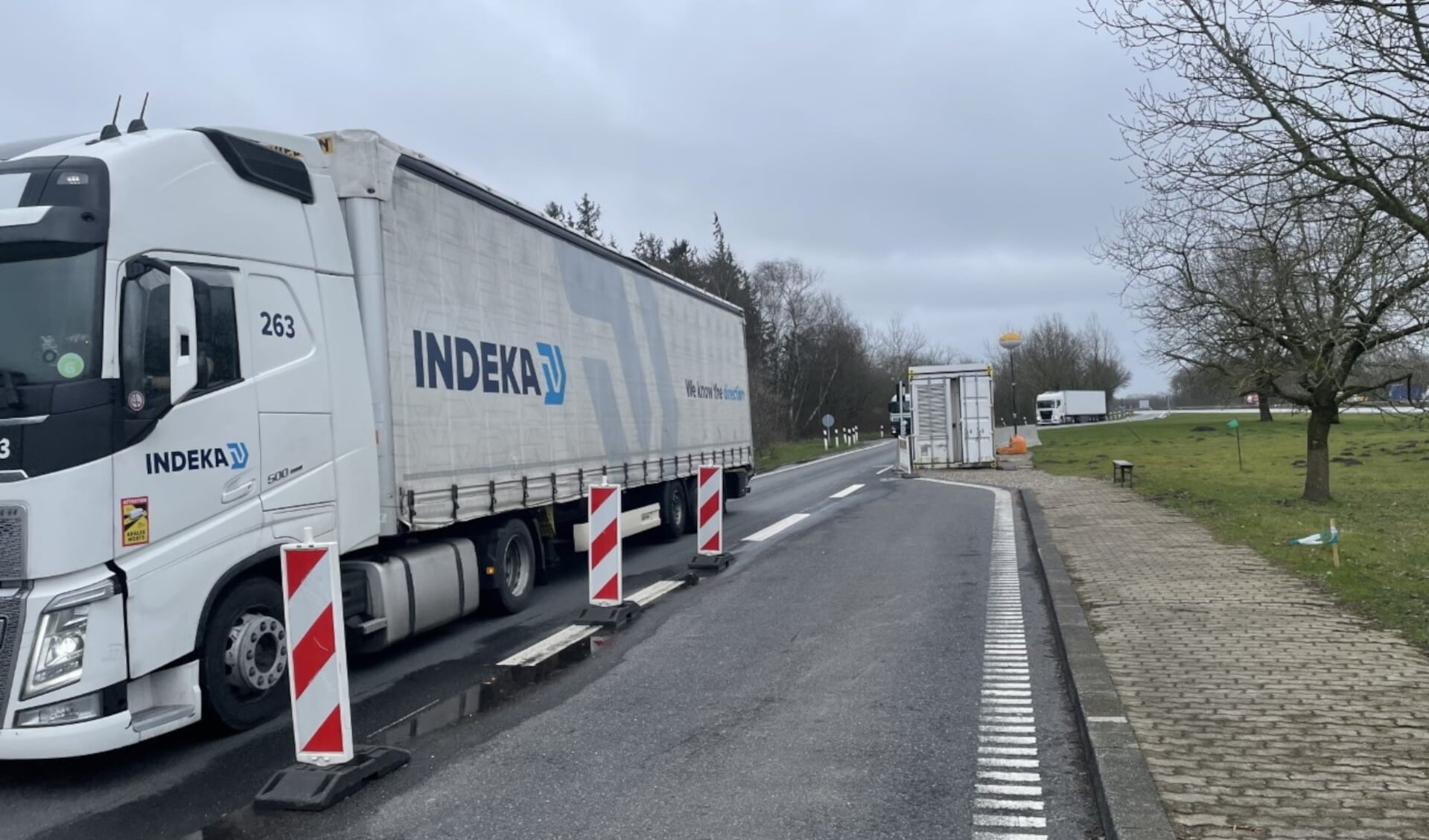 Fejlagtigt tror mange bilister, at højre spor er reserveret til lastbiler. Foto: 