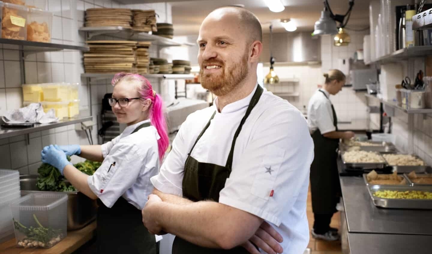 Køkkenchef Steffen Snitgaard har grund til at være glad. Hans nye arbejdsplads Restaurant Marsk ved Marsk Tower er blevet nomineret til årets gennembrud hos Den Danske Spiseguide. Foto: 