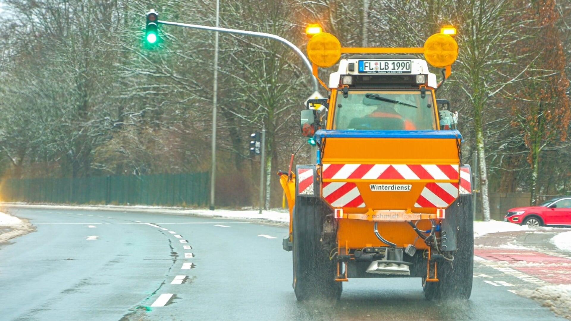 - Uanset en eventuel strejkesituation på mandag vil der blive truffet organisatoriske foranstaltninger for at sikre trafiksikkerheden og afviklingen af trafikken på motorvejene i Slesvig-Holsten, siger talsmand for det ansvarlige motorvejsselskab for Autobahn 7 Christian Merl.