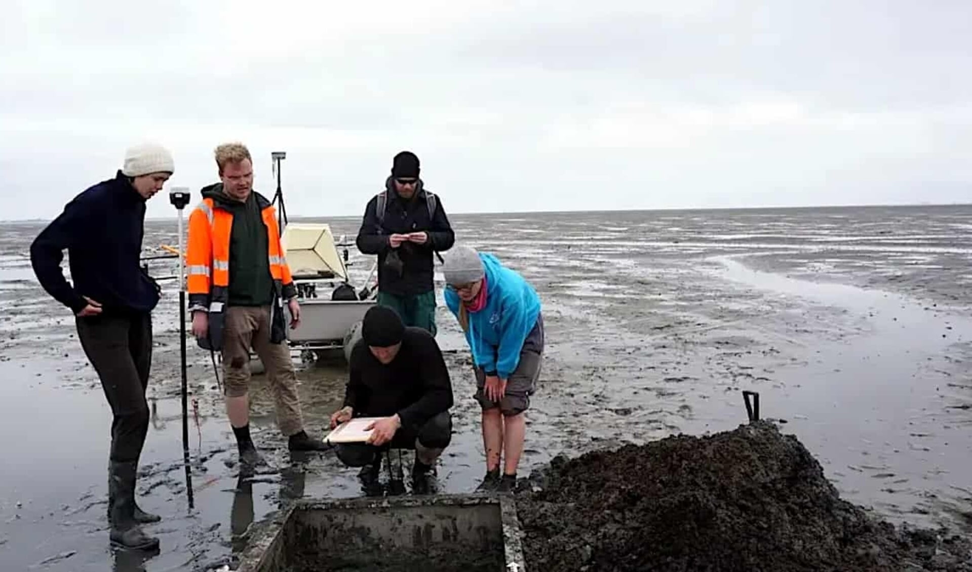 Arkæologerne udnytter ebben til at foretage udgravninger i Vadehavet ud for Husum. Foto: 