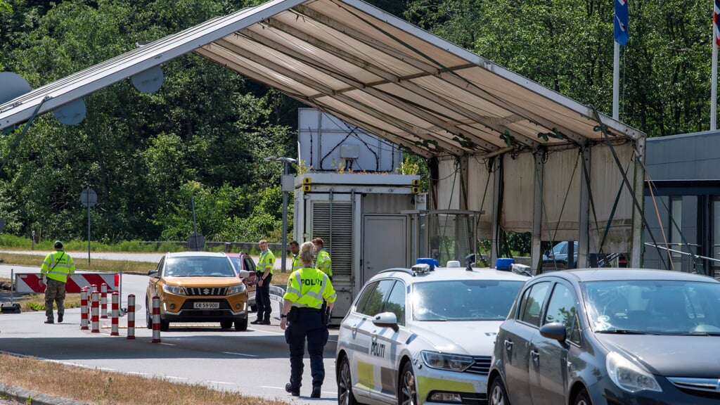 Der skal skiftes teltdug ved grænseovergangene. I Kruså betyder det, at grænsen er lukket i fire timer onsdag. Foto: 