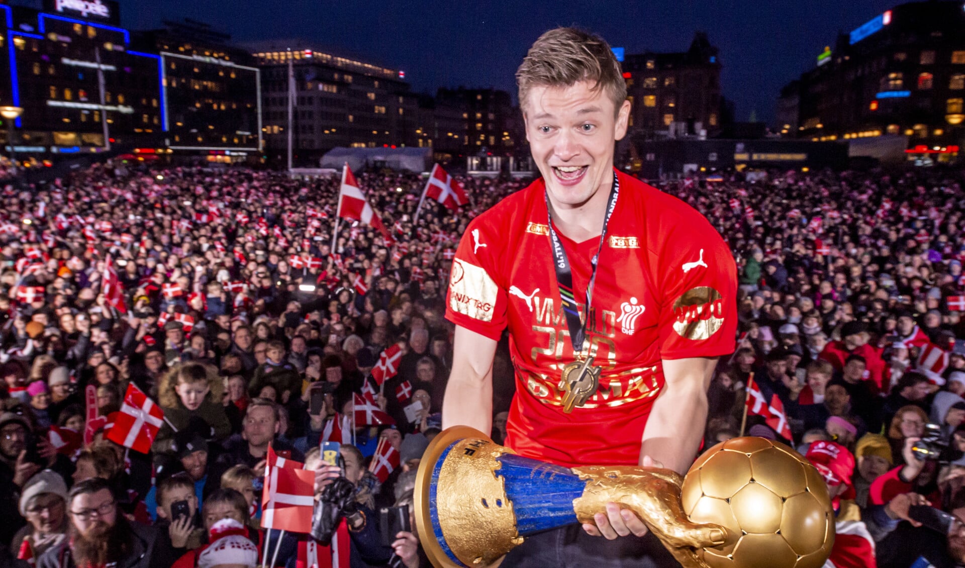 Lasse Svan har vundet stort set alt. Her bliver han og landsholdet hyldet på Rådshuspladsen i København efter VM-guldet i januar 2019. Foto: