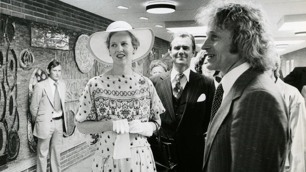 1978: Dronningen og prins Henrik i gangen ved Idrætshallen. Til højre SSFs daværende formand, Heinrich Schultz