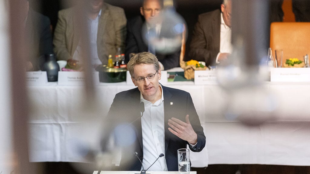Ministerpræsident Daniel Günther taler på »Kreisbauerntag«. Foto: 