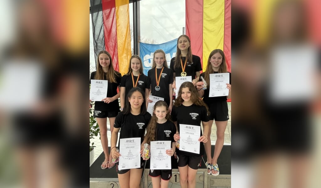 Die acht Synchronschwimmerinnen des TSB Flensburg durften Stolz auf ihre Leistung beim Pflichtranglistenturnier in Karlsruhe sein und brachten drei Medaillen mit an die Förde.