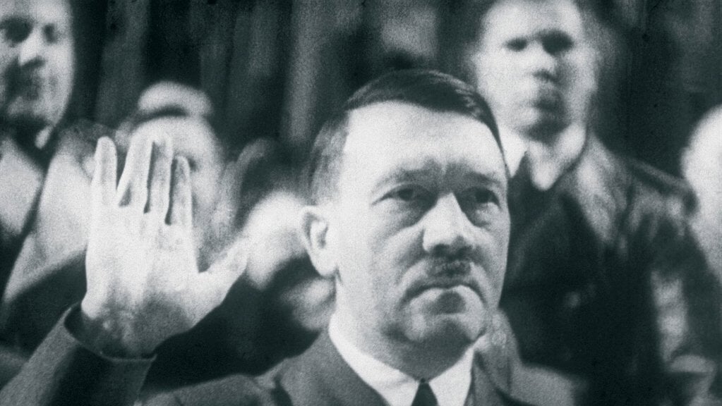 I den kontrafktiske roman »Det 4. Rige« står Adolf Hitler face-to-face med den senere britiske premierminister Winston Churchill.
