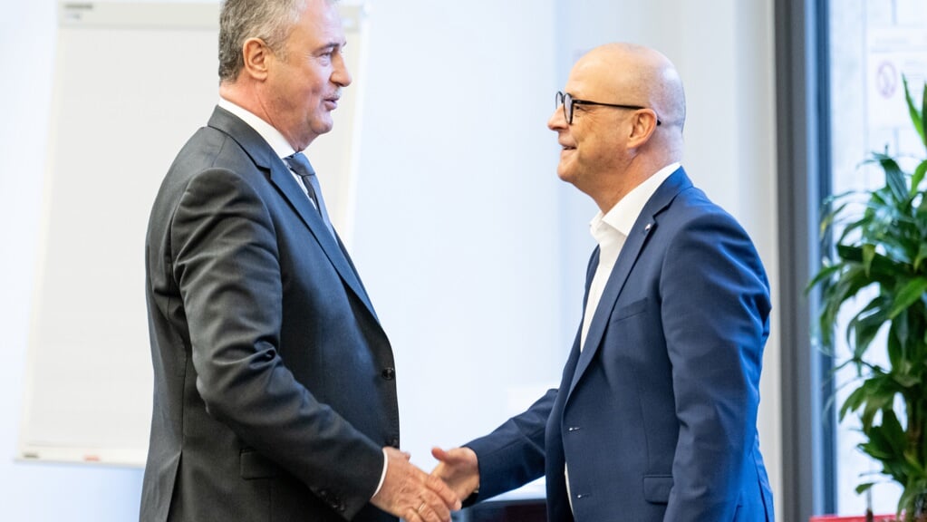  Chef for GDL Claus Weselsky og personaleansvarlige hos DB Martin Seiler ved begyndelsen af overenskomstforhandlingerne mellem DB og GDL. Mere end fire måneder efter konfliktens begyndelse er der nu indgået en aftale. Foto: