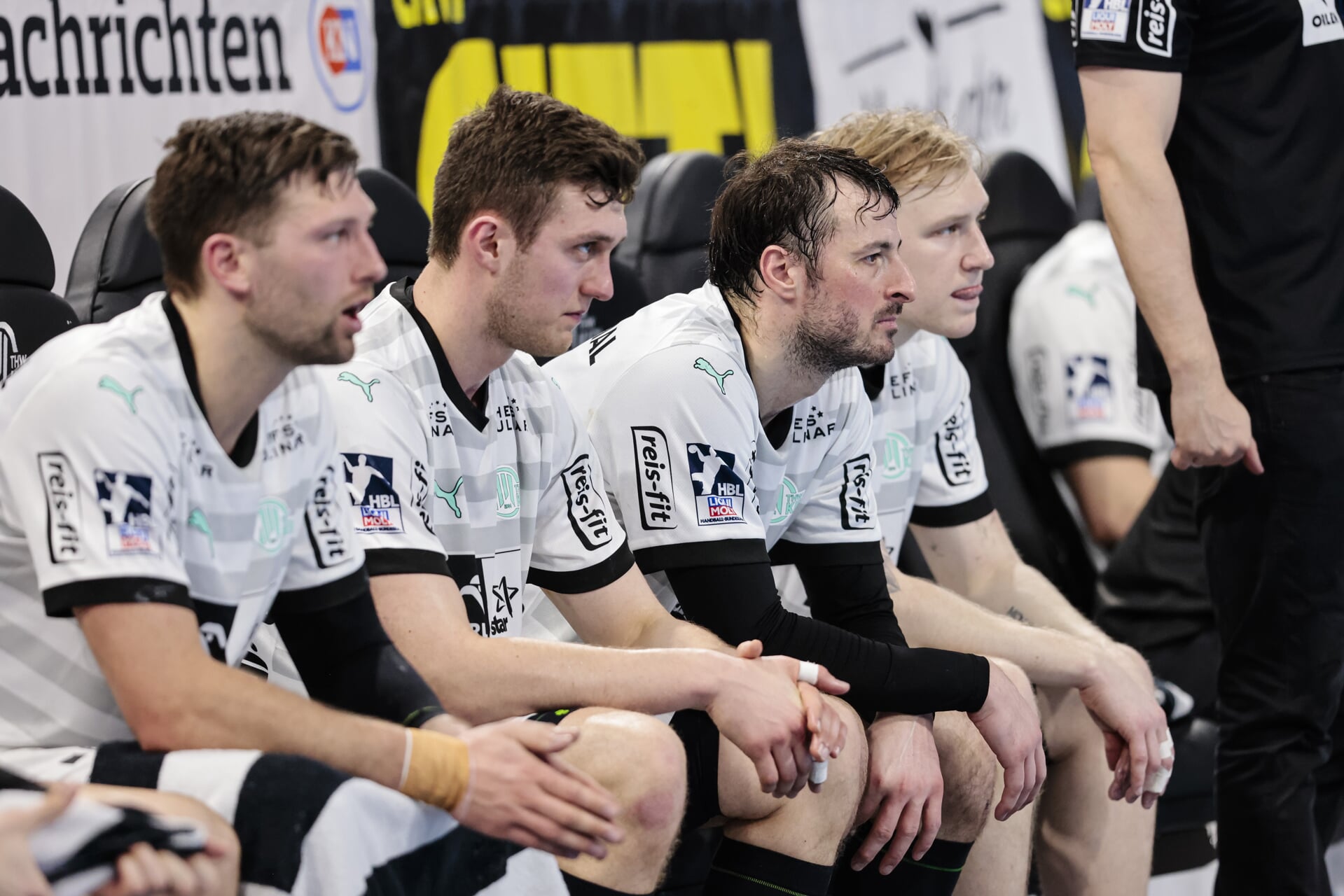 Die Stimmung bei den Kielern Harald Reinkind (l-r), Nikola Bilyk, Domagoj Duvnjak und Eric Johansson war nach der Derby-Pleite im Keller. Die Champions League-Qualifikation ist dadurch sehr unwahrscheinlich geworden.