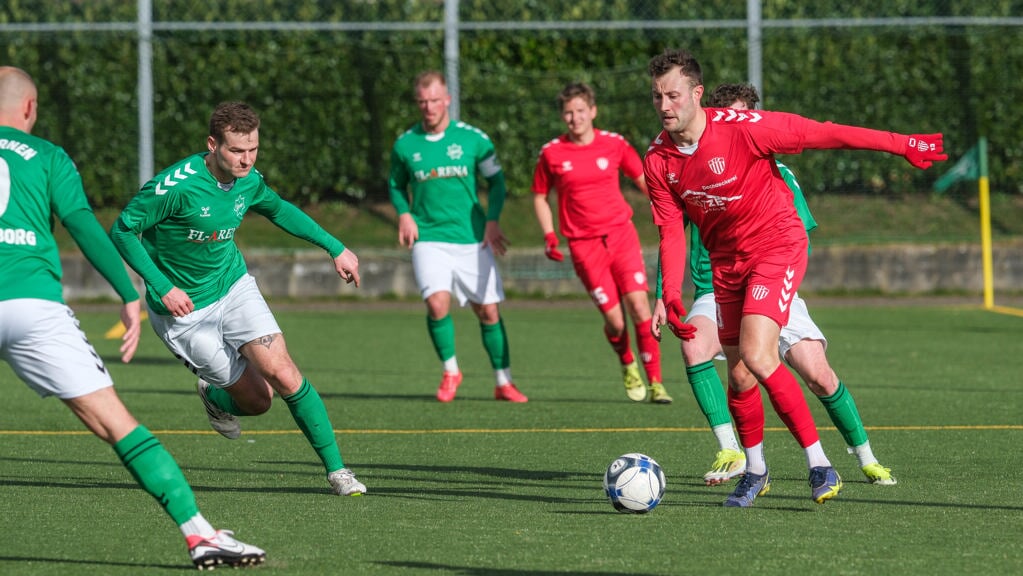 Eine wilde Partie lieferten sich Erik Wegner und SIF im SdU-Derby gegen IF Stjernen Flensborg, mit dem besseren Ende für die Flensburger.